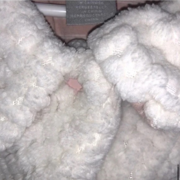 Kid's Tahari Winter Cream Faux Fur Vest - Picture 5 of 6